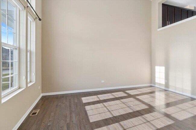 Building Photo - 2942 Madison Dr