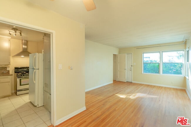 Building Photo - 14942 Dickens St