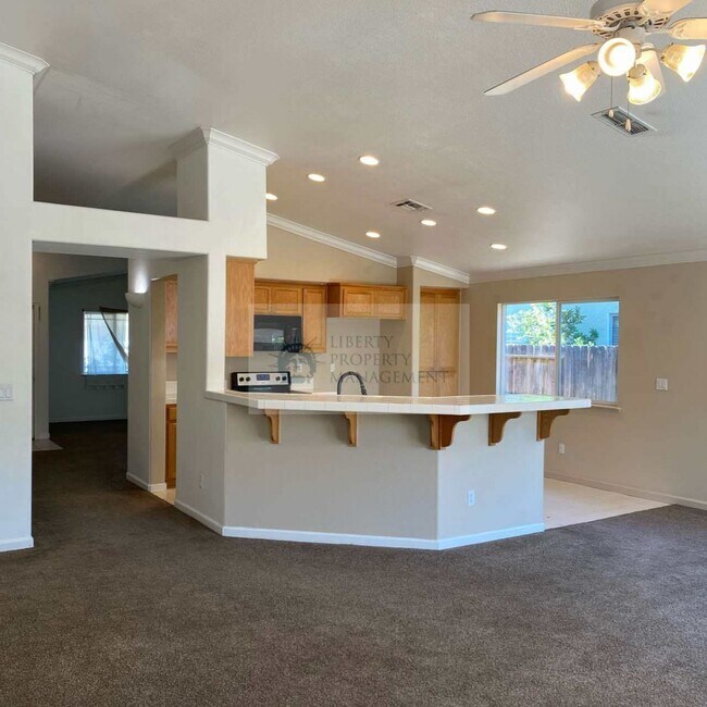 Building Photo - 5020 Jetty Dr