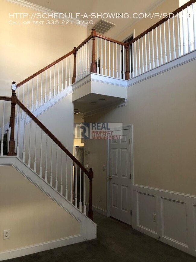 Foto del edificio - Gorgeous 2 Story Townhome In Piedmont Trace