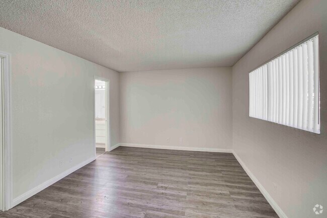 2BR, 1BA - 845SF - Dormitorio principal - Casa Del Cielo Apartments