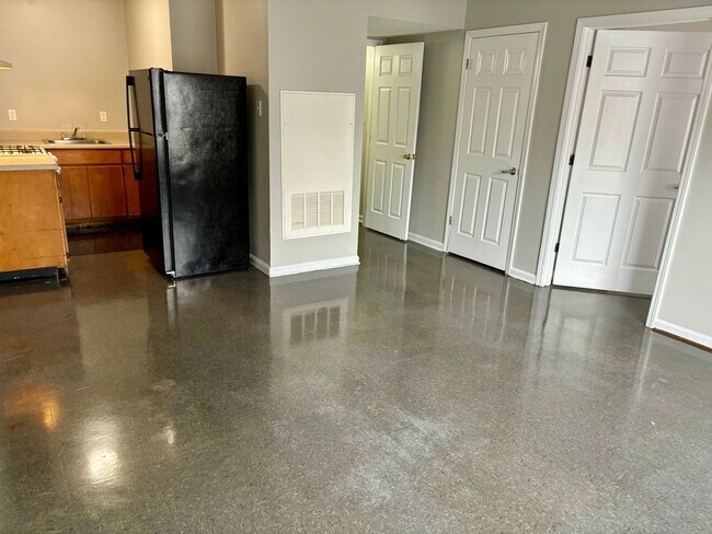 Foto del edificio - First floor 1 bedroom in West Louisville! Section 8 Accepted