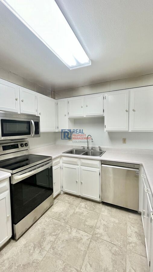 Building Photo - 6951 W 87th Way