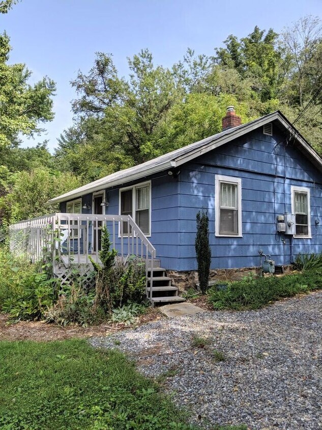 Primary Photo - Asheville Cottage Rental!