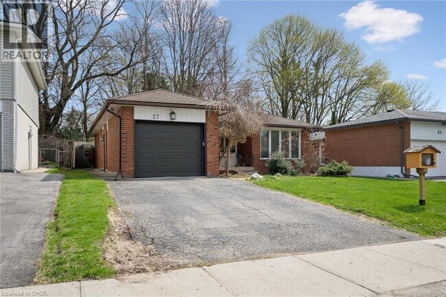 Building Photo - 27 Silverspring Crescent