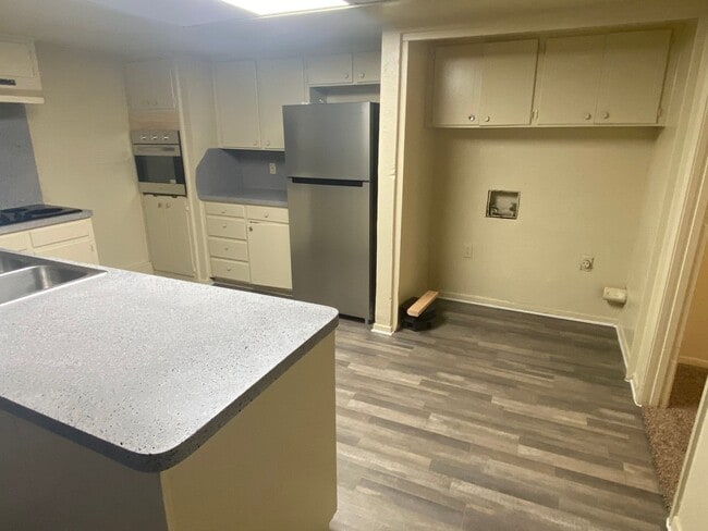 Foto del edificio - SPACIOUS 3 bedroom 2.5 bathroom townhome