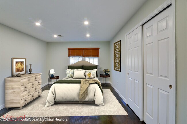 Building Photo - 456 College Dr