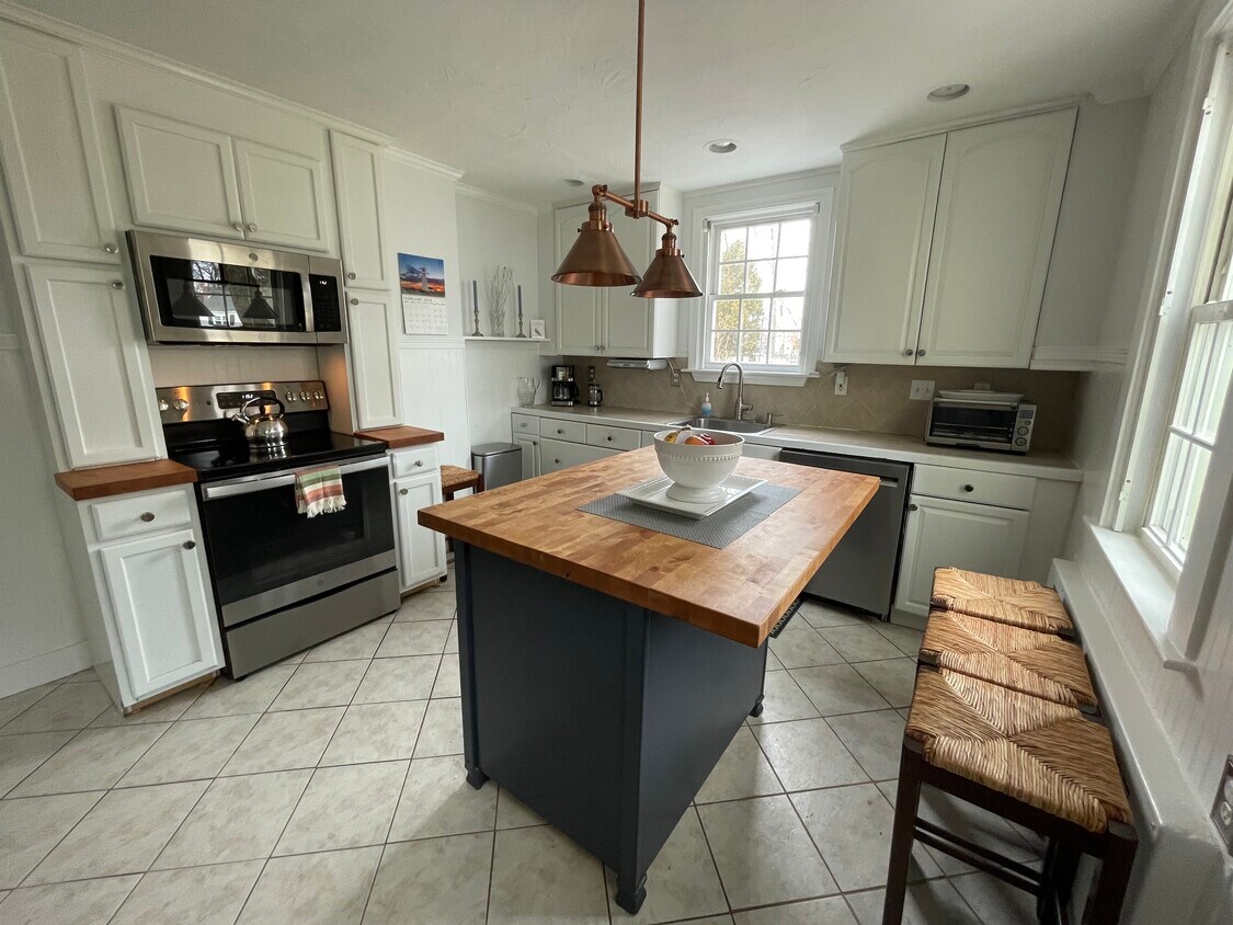 49 West St, Needham, MA 02494 Townhome Rentals in Needham MA