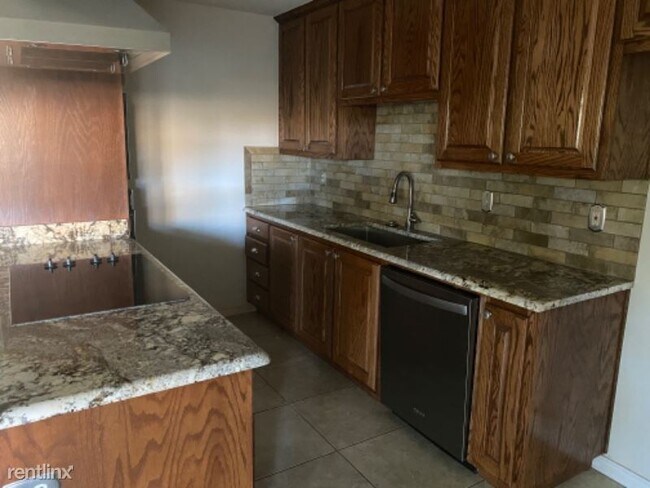 Building Photo - 4 br, 2 bath House - 416 Everest