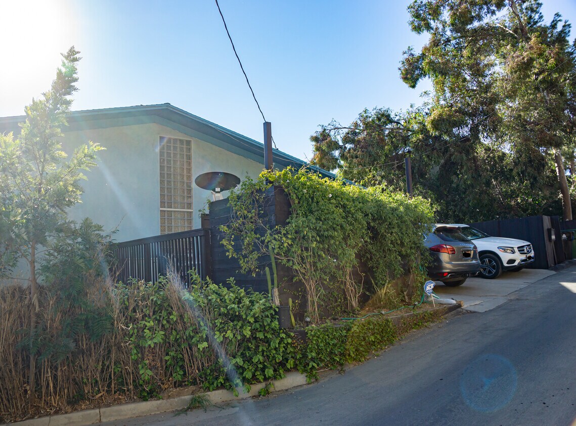 Front of House - 3832 Alta Mesa Dr