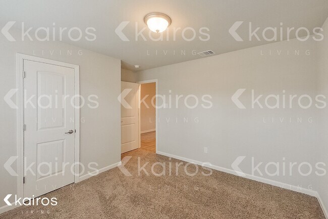 Building Photo - 105 Red Pine Dr.