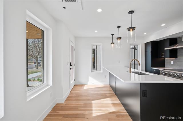 Building Photo - 2451 Lawrence St