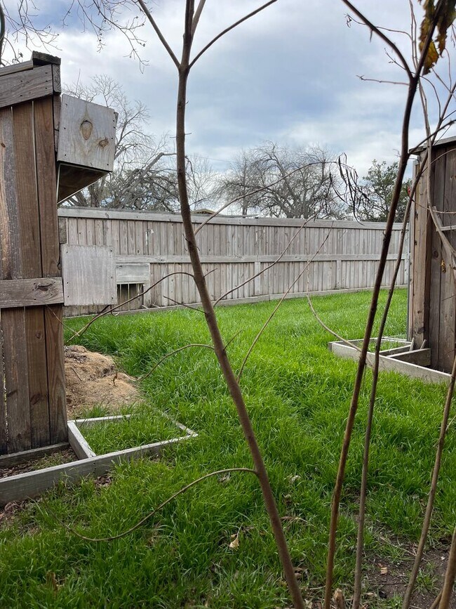 Foto del edificio - Split level home in West Lampasas