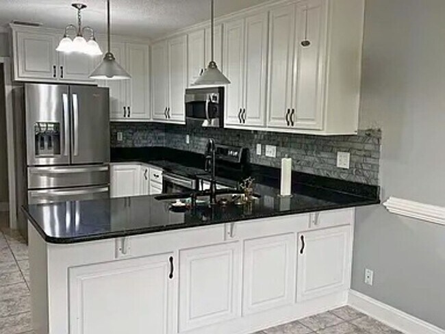 Foto del edificio - 3/2.5 bath home with large yard!