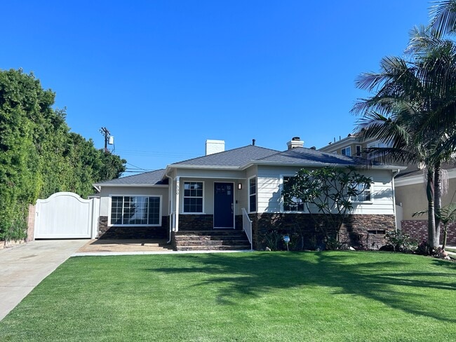 Photo - 7530 S Westlawn Ave (Los Angeles, CA) House
