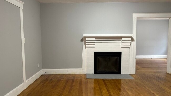 Building Photo - 10 Channing St