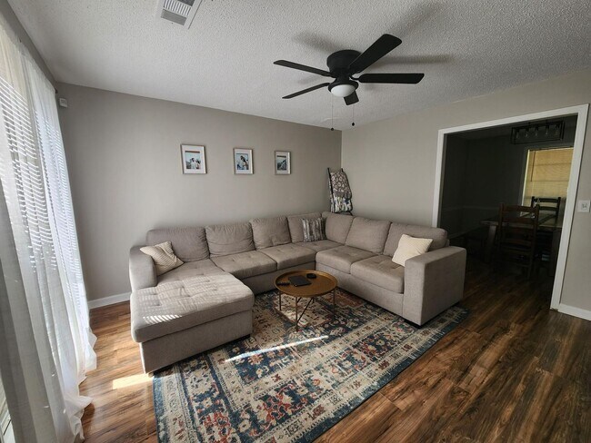 Building Photo - 3 Bedrooms 2 Baths Updated - Move-in Ready...