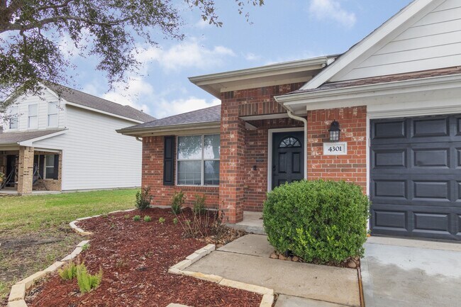 Foto del edificio - 4301 Twin Lakes Tr