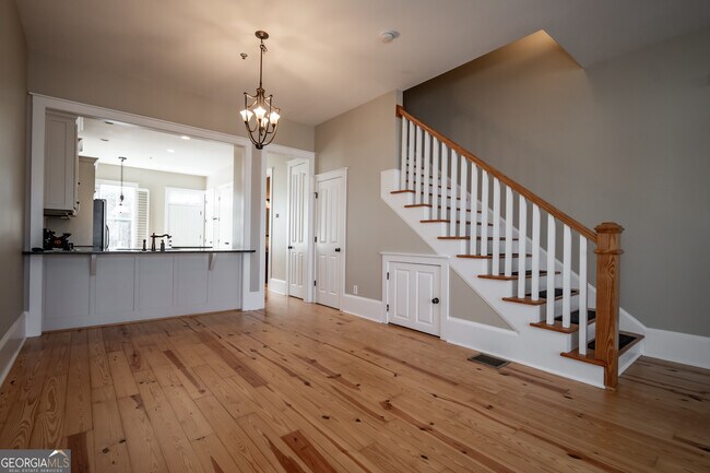 Foto del edificio - 83 Charter Oak Dr