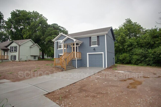 Building Photo - 4724 E 135th St