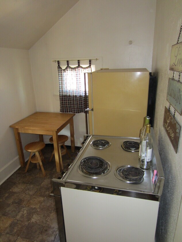 935 Patterson St Unit 01, Eugene, OR 97401 Apartments at 935 Patterson St Eugene, OR