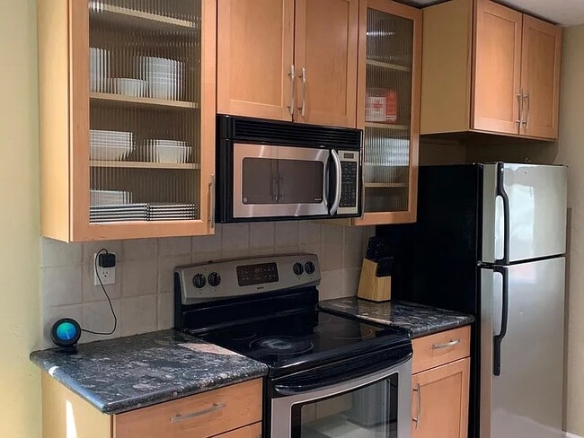 Building Photo - 4220 Fifth Ave