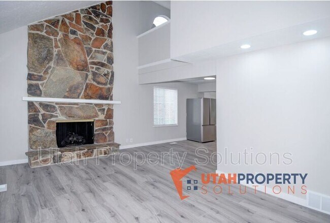 Foto del edificio - 627 Ashbrook Cir