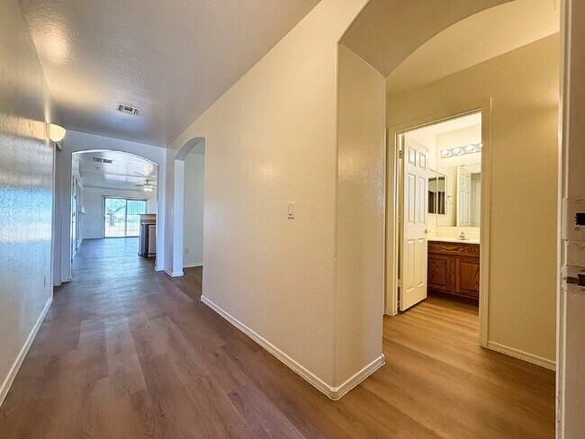 Foto del edificio - Beautiful Goodyear Home in Centerra – Spacious, Stylish & Move-In Ready!