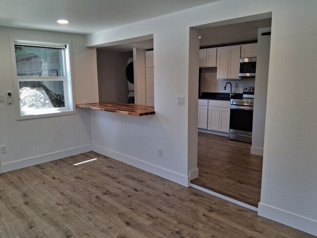 Building Photo - Newly Remodeled Lower-Level Home with Styl...