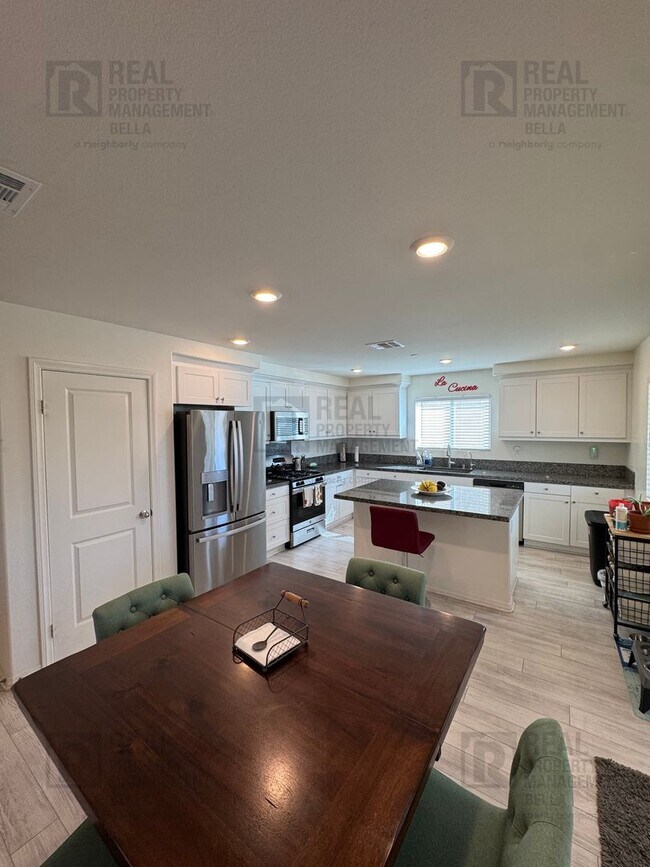 Foto del edificio - Spacious Corner Lot Home in Desirable Winchester Community – 4 Bed + Loft + Large Backyard!