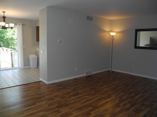 Building Photo - 621 Seven Nations Dr