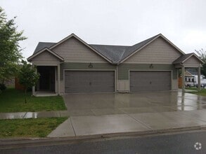 Building Photo - 895 Longbow Ln
