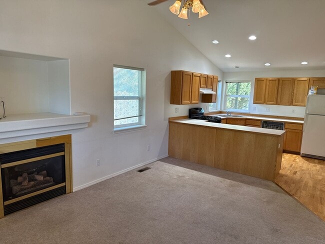 Building Photo - Bring the Dog, SW Old Mill Area 3 Bdrm, 2 ...