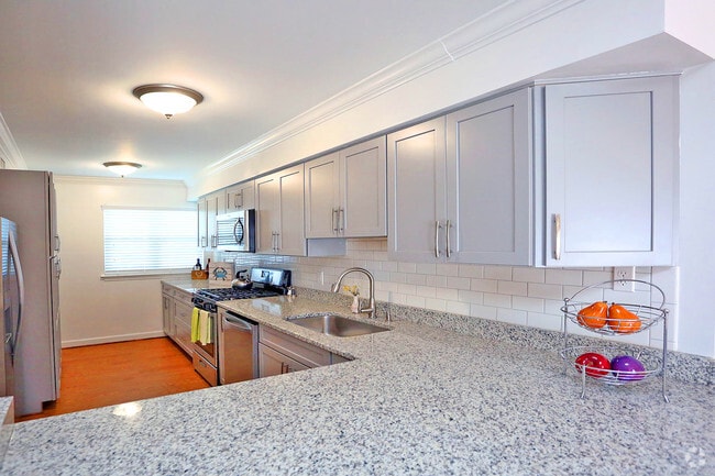 Building Photo - Independence at Town Center