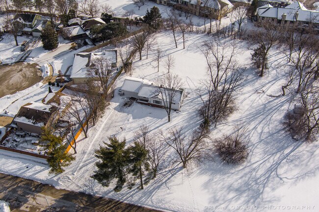 Foto del edificio - 480 Forest Preserve Dr