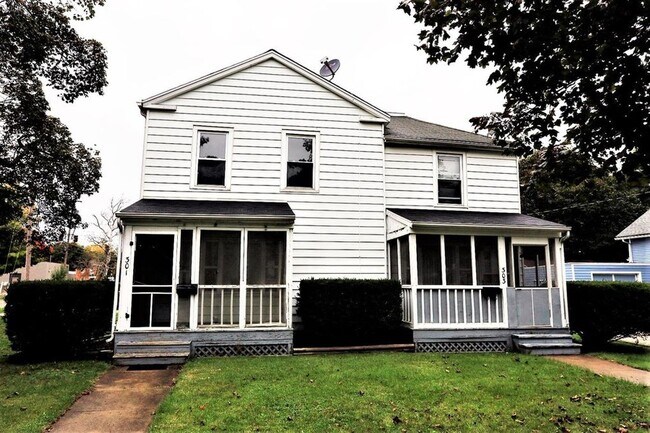 Building Photo - 301 E Pottawatamie St