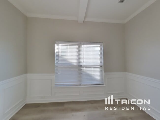 Building Photo - 409 Akers Dr