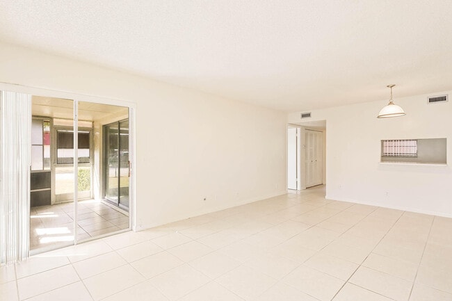 Building Photo - 12013 Greenway Cir S