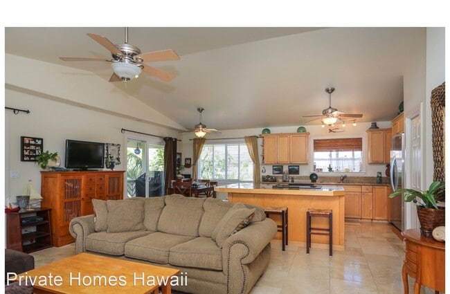 Building Photo - 5 br, 3 bath House - 230 Hualani St