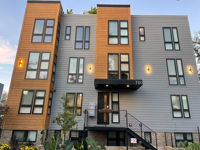 Primary Photo - 700 16th St NE