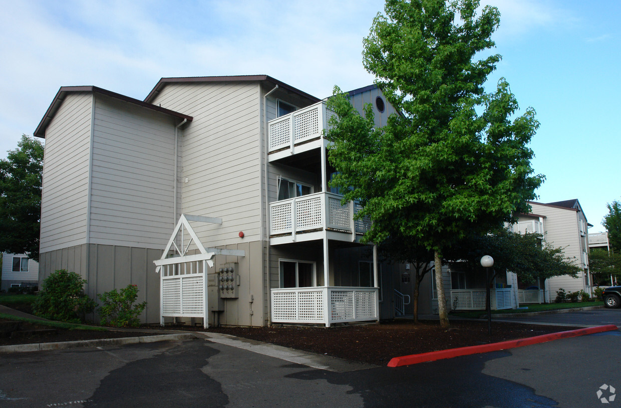 Primary Photo - Parkway Village Apartments