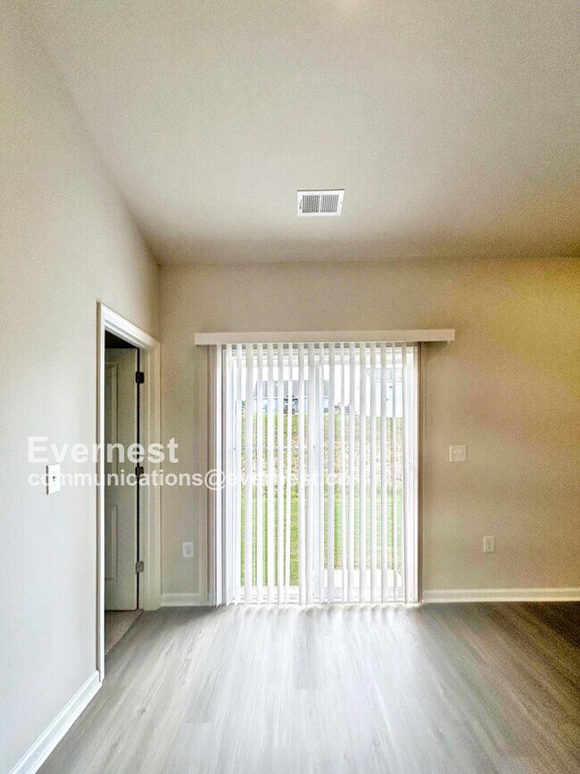 Foto del edificio - 106 Lightning Dr
