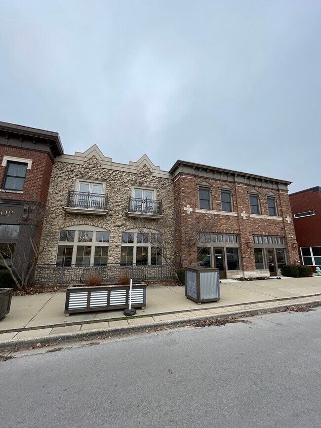 Building Photo - 7627 W Stonegate Dr