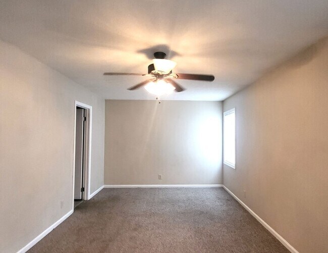 Building Photo - Available Now! Two Bedroom Two Bath Townho...