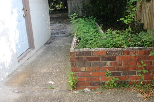 Building Photo - 2506 Brierwood Dr