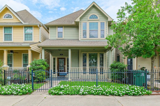 Photo - 231 W 26th St Townhome