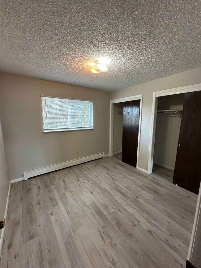Foto del edificio - 4417 Parkview Dr
