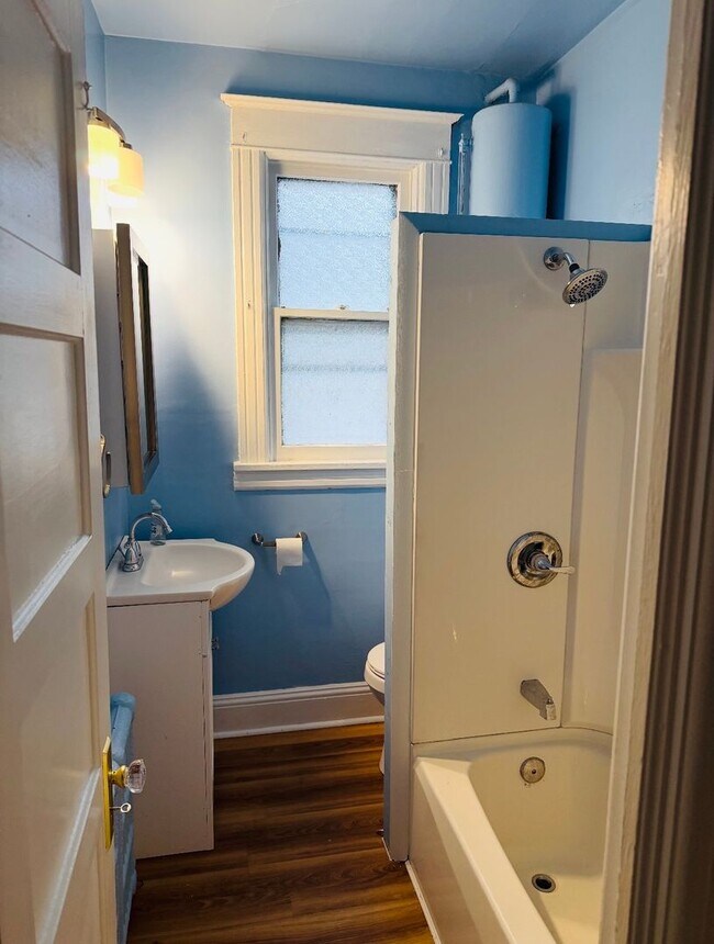 Building Photo - 6 Barclay St