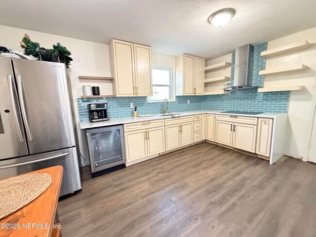 Foto del edificio - 5013 Chivalry Dr