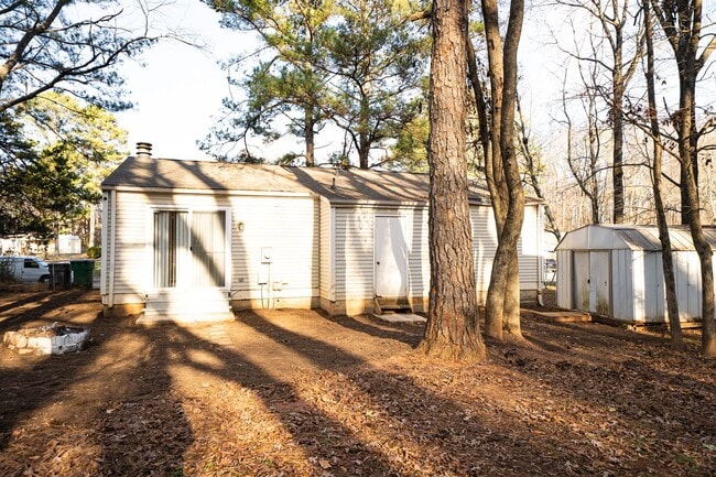 Building Photo - Ranch - 3 bedroom, 2bath Fenced yard